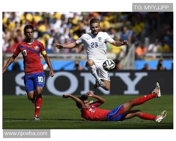 足球金卡银折卡概念解析及其在球迷收藏中的独特价值